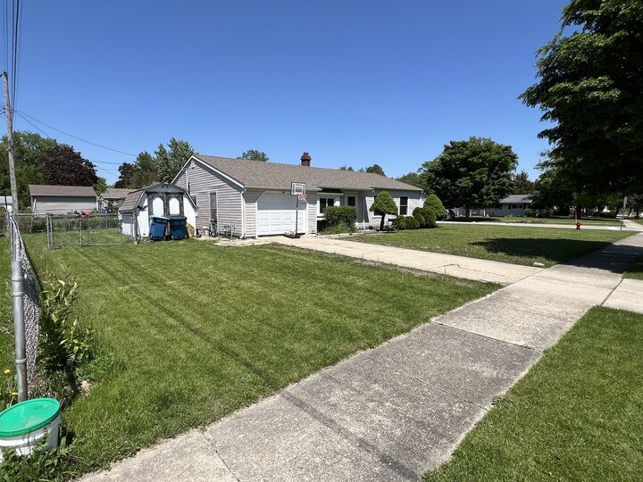 Property Photo:  757 Crestwood Drive  IL 60506 