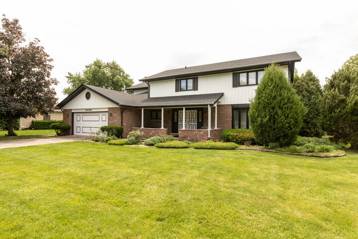 Property Photo:  16W731 89th Place  IL 60527 