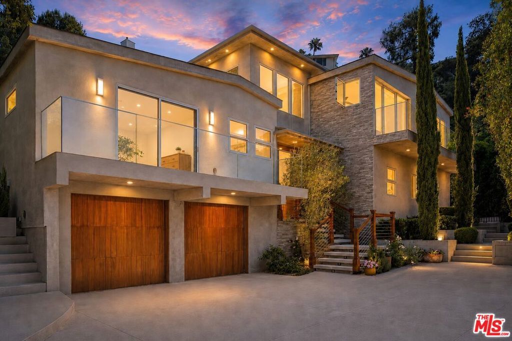 Property Photo:  13611 Bayliss Road  CA 90049 