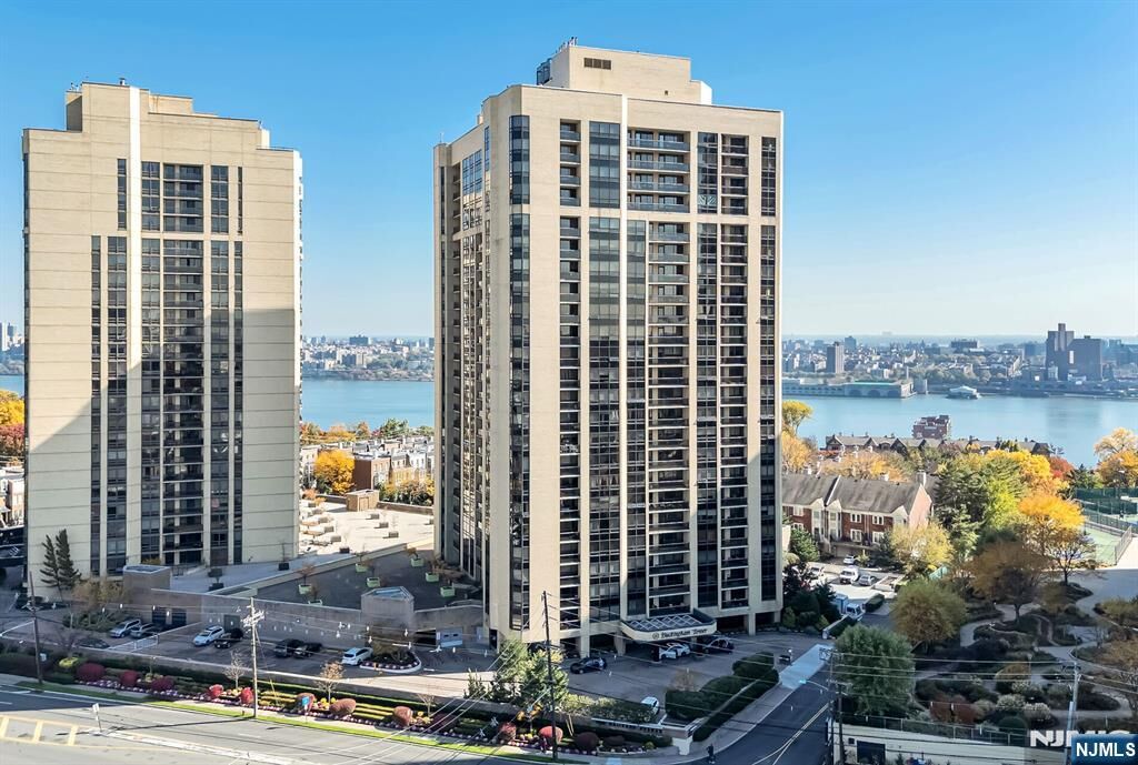 Property Photo:  800 Palisade Avenue 1701  NJ 07024 