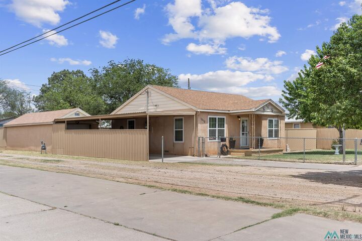 Property Photo:  1012 E 10th Street  NM 88101 