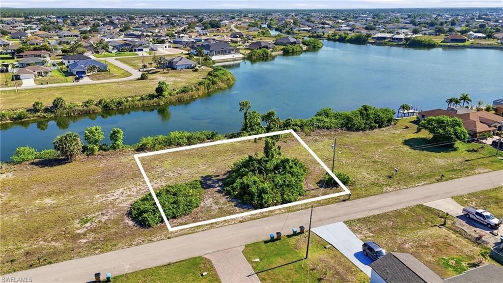 Property Photo:  527 NW 24th Ter  FL 33993 
