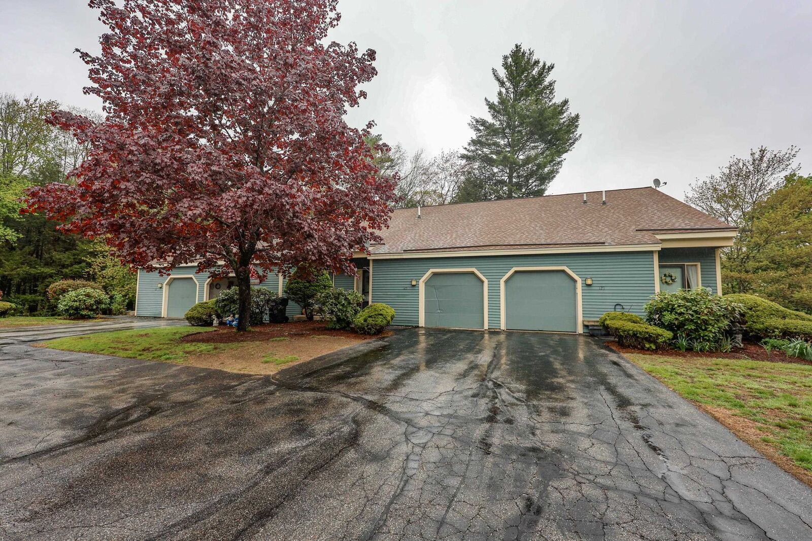 Property Photo:  125 Indian Rock Road  NH 03054 