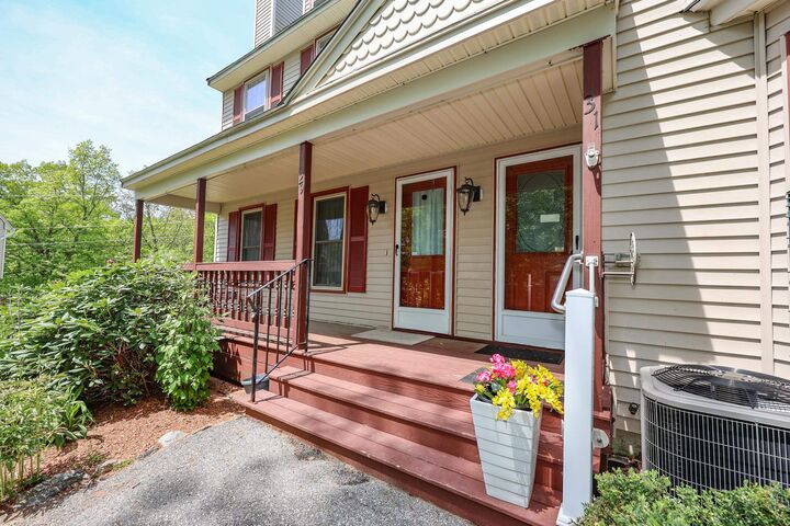 Property Photo:  31 Stanstead Place  NH 03063 
