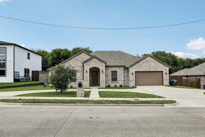 Property Photo:  515 W Laureland Road  TX 75232 