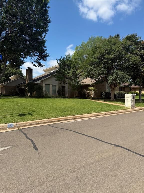 Property Photo:  1000 Briarcliff Drive  TX 76012 