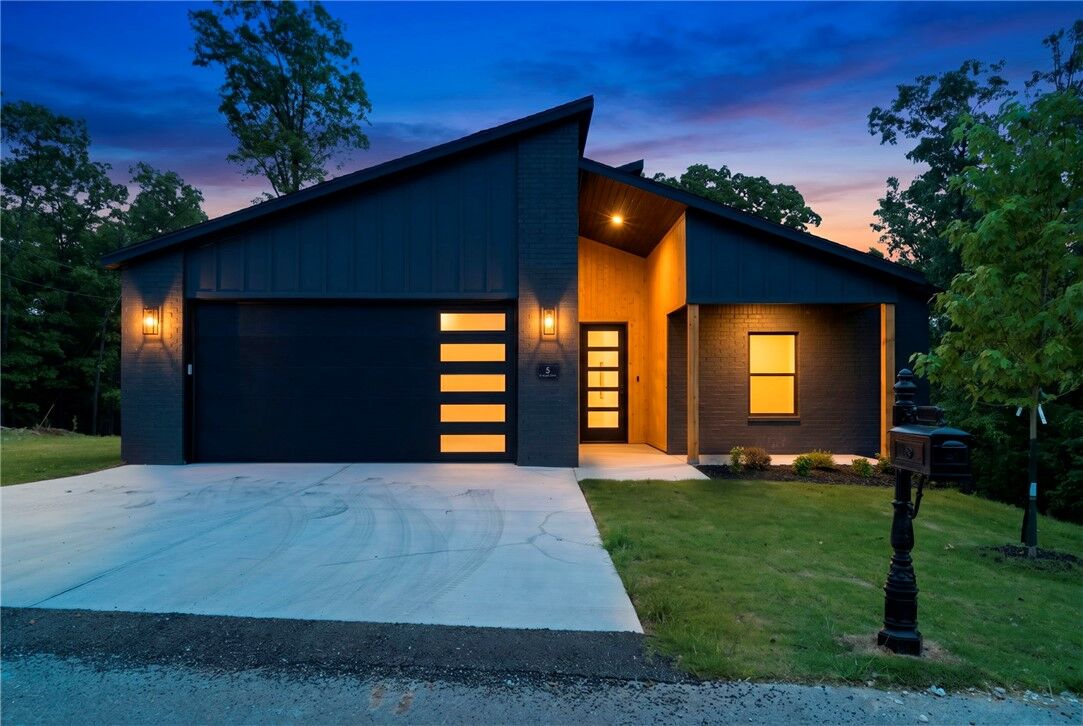 Property Photo:  5 St. Asaph Drive  AR 72714 