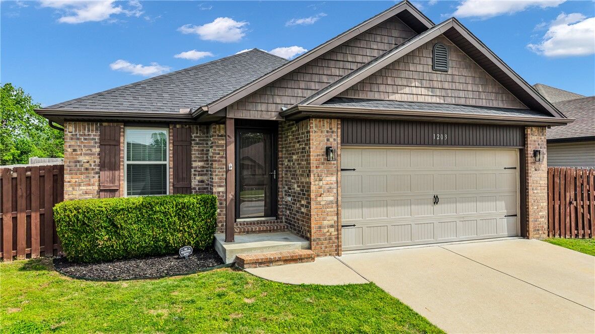 Property Photo:  1203 W Cunningham Avenue  AR 72758 