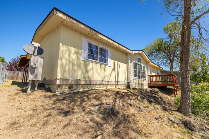 Property Photo:  729 Hill Street  OR 97601 