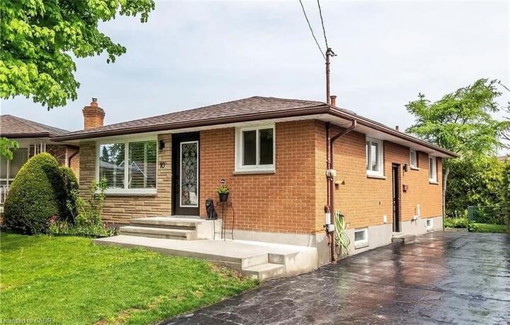 Property Photo:  10 Sandlyn Court  ON L8H 2R5 