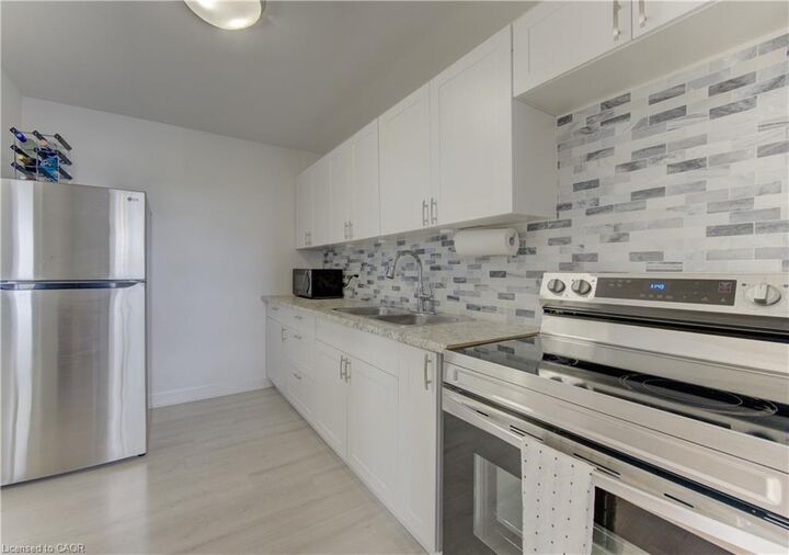 Property Photo:  1100 Courtland Avenue E 610  ON N2C 2H9 