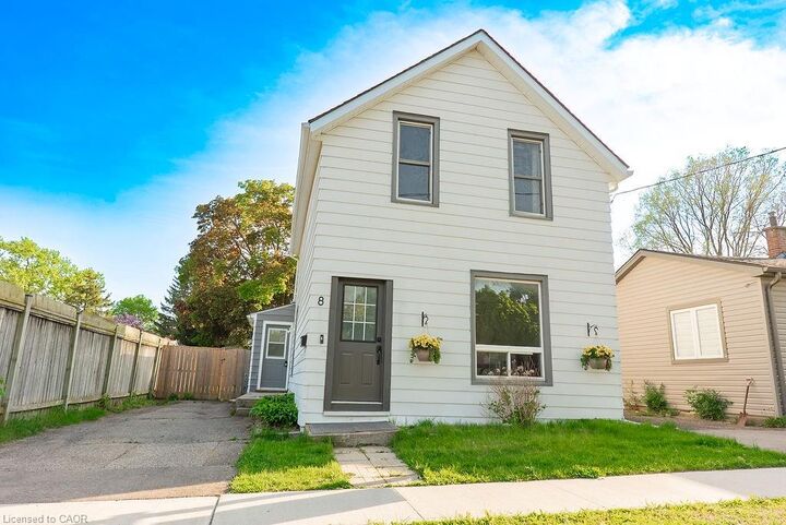 Property Photo:  8 Dundas Street  ON N3R 1R8 