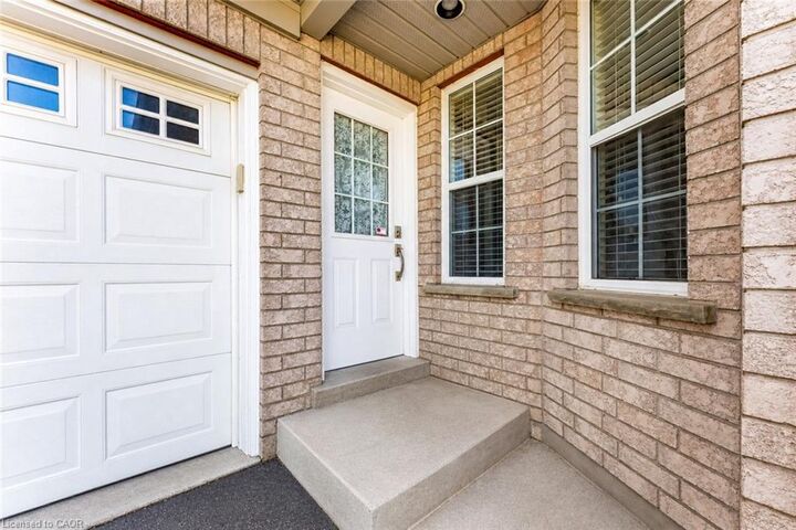 Property Photo:  550 Dansbury Drive  ON N2K 4E2 
