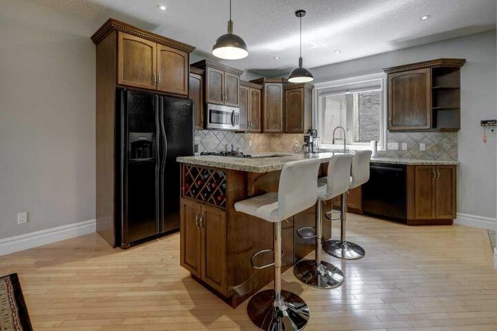 Property Photo:  449 20 Avenue NE 104  AB T2E 1R3 