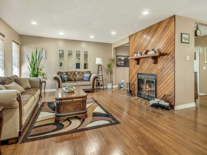Property Photo: 1611 24 Street S AB T1K 2M2