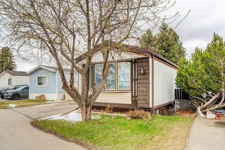Property Photo: 6724 17 Avenue SE 162 AB T2A 0W5