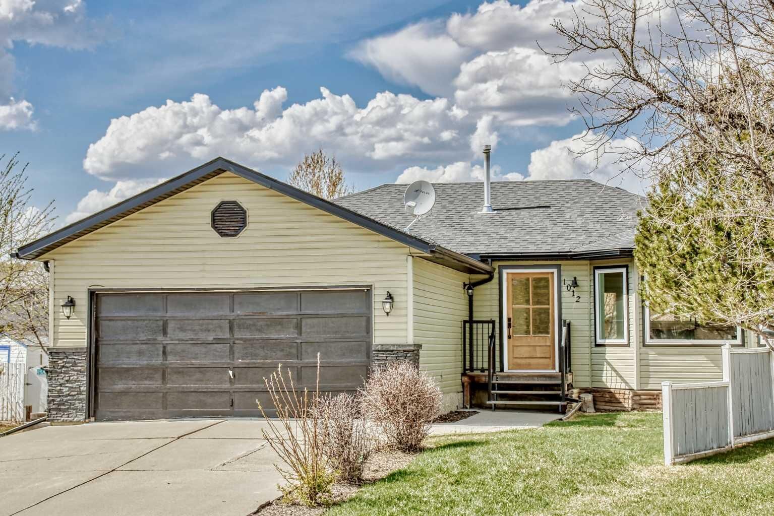 Property Photo:  1012 2 Street NE  AB T0M 1X0 