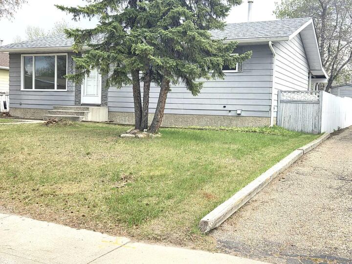Property Photo: 3532 50 Avenue E AB T4G 1J1