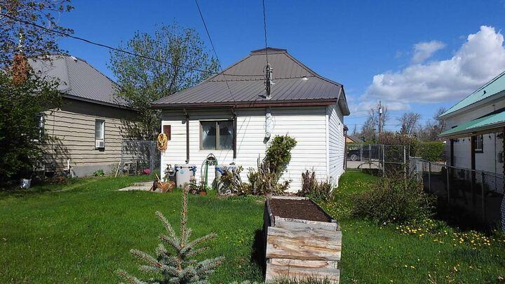 Property Photo:  2217 20 Street  AB T0L 1R0 