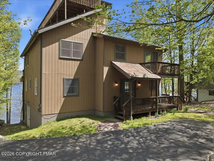 Property Photo: 10 Knollwood Road PA 18436