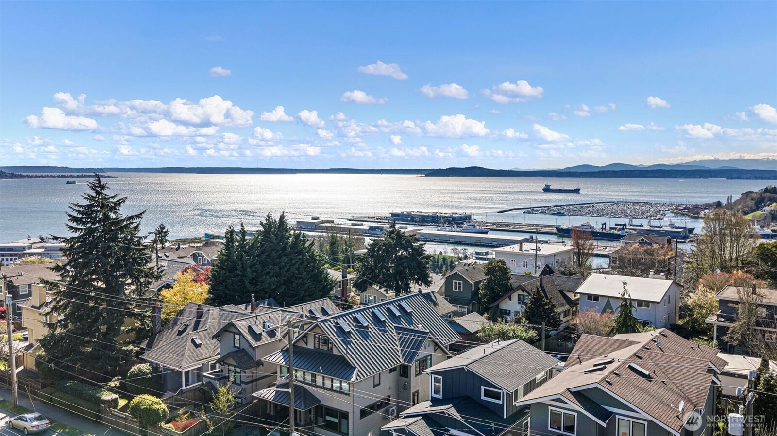 Property Photo: 1524 10th Avenue W WA 98119