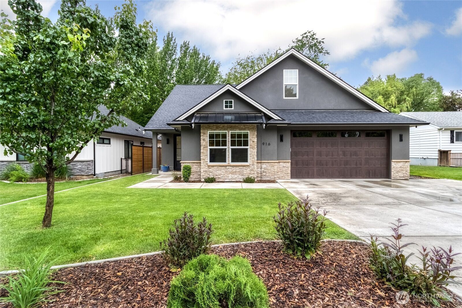 Property Photo: 916 Statesman Street WA 99362