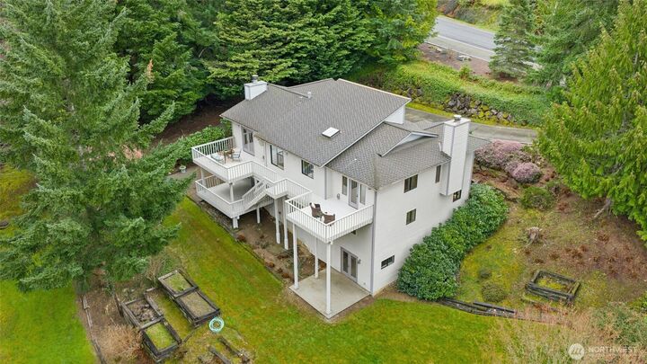 Property Photo:  2420  Squak Mountain Loop SW  WA 98027 