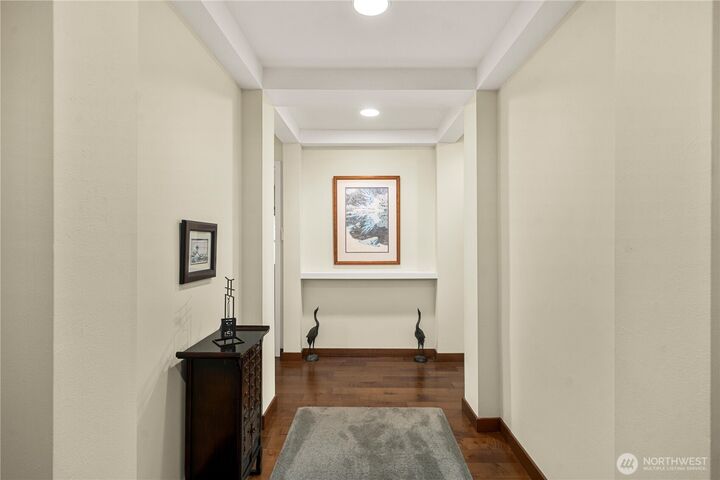 Property Photo: 11122 NE 41st Drive 31 WA 98033