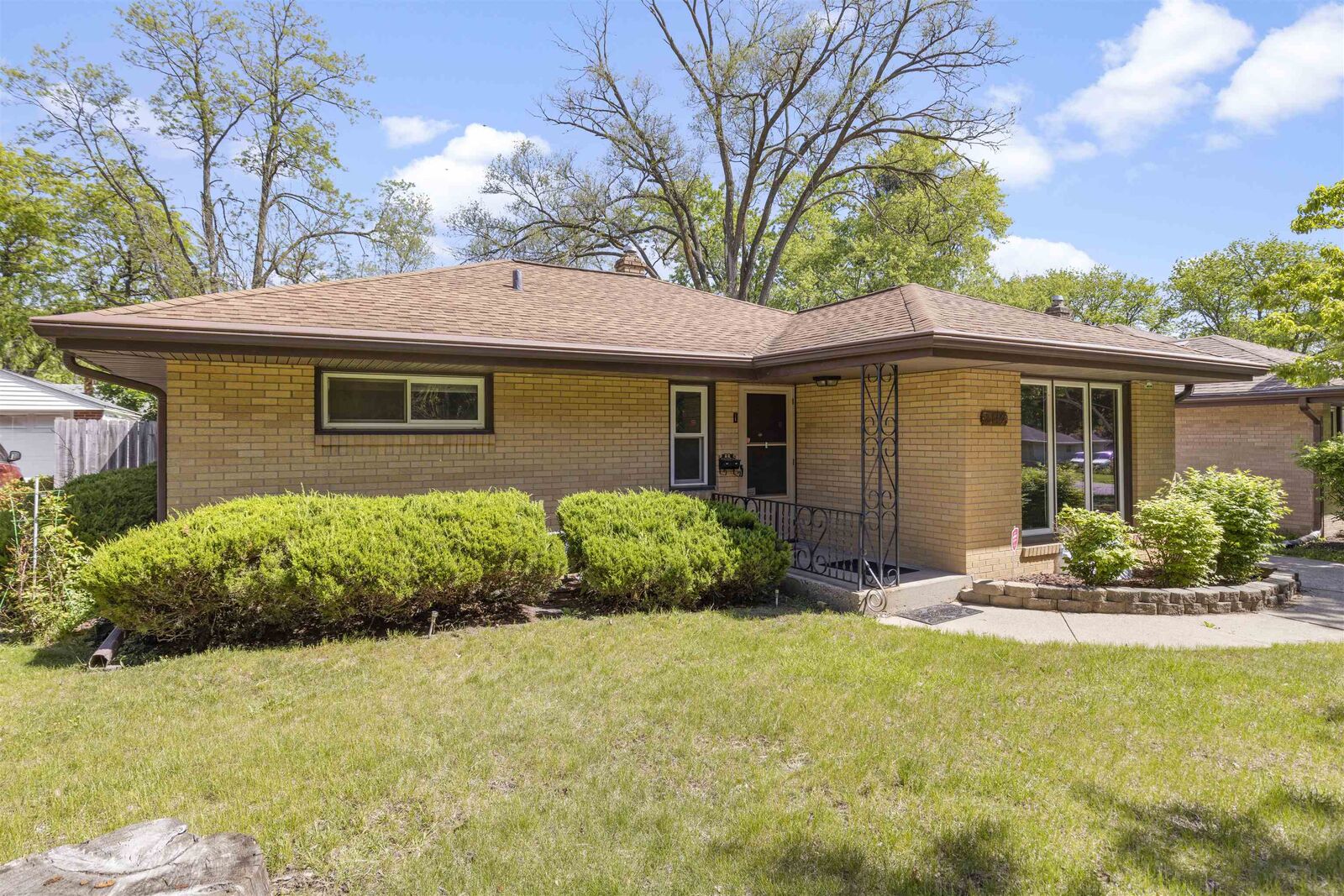 Property Photo: 2119 Midway Drive IL 61103
