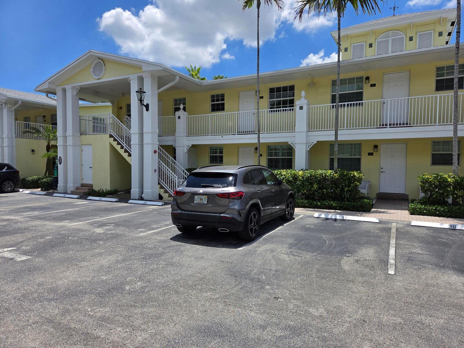 Property Photo: 2660 NE 8th Avenue Unit 219 FL 33334