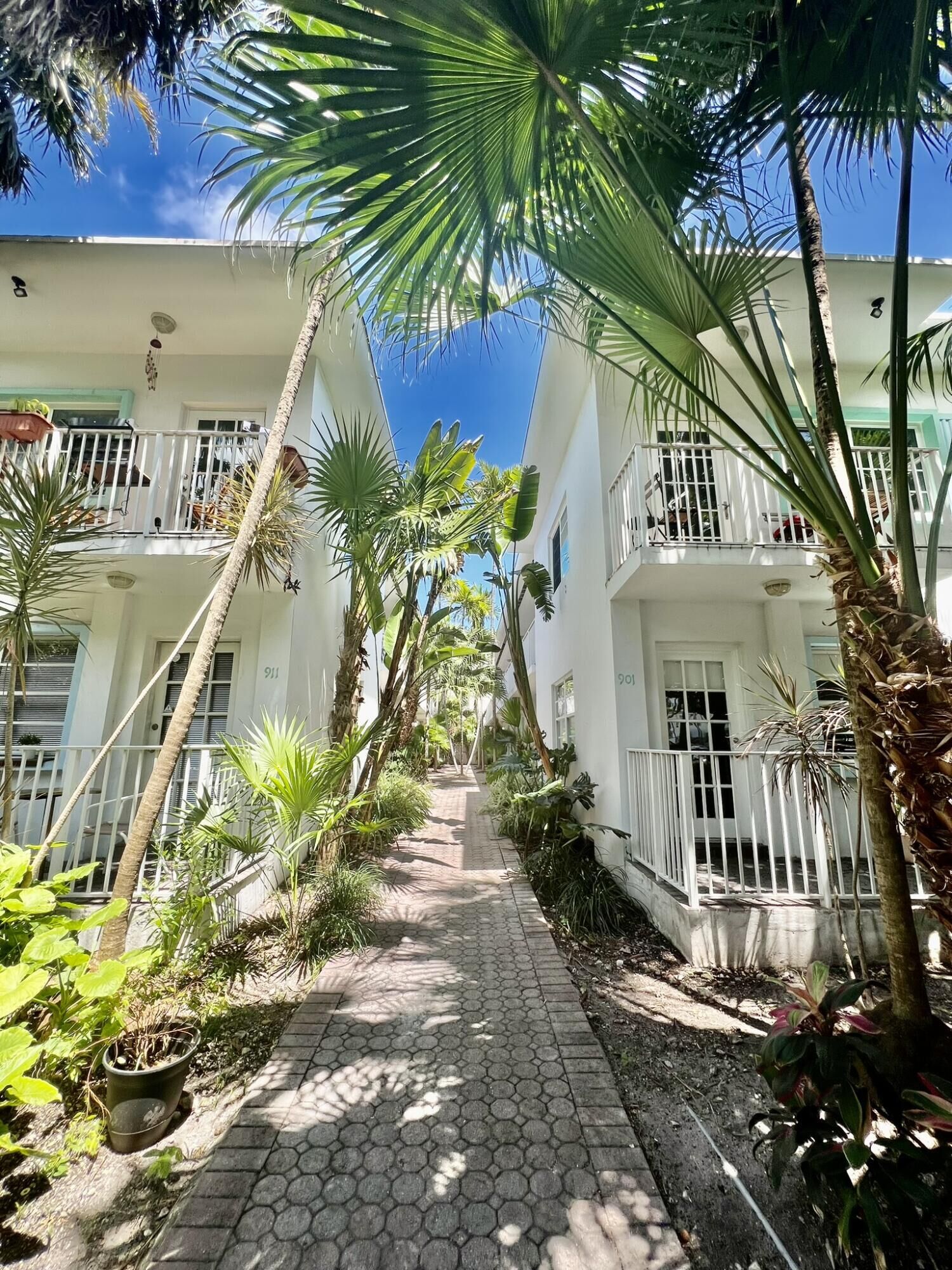 Property Photo:  901 Meridian Avenue 103  FL 33139 