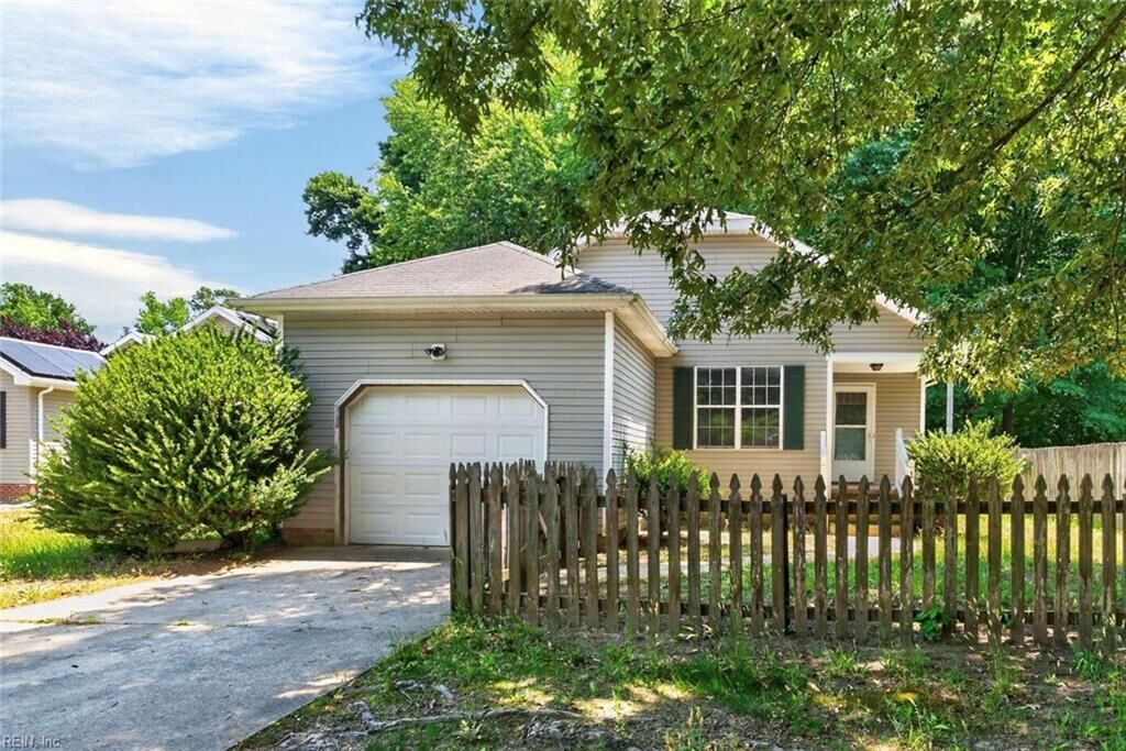 Property Photo:  110 Timberneck Arch  VA 23434 