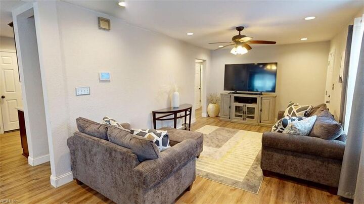 Property Photo: 3841 Robin Hood Rd VA 23513