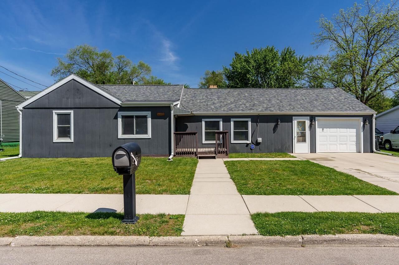 Property Photo:  2055 Lenox Avenue  WI 53511 