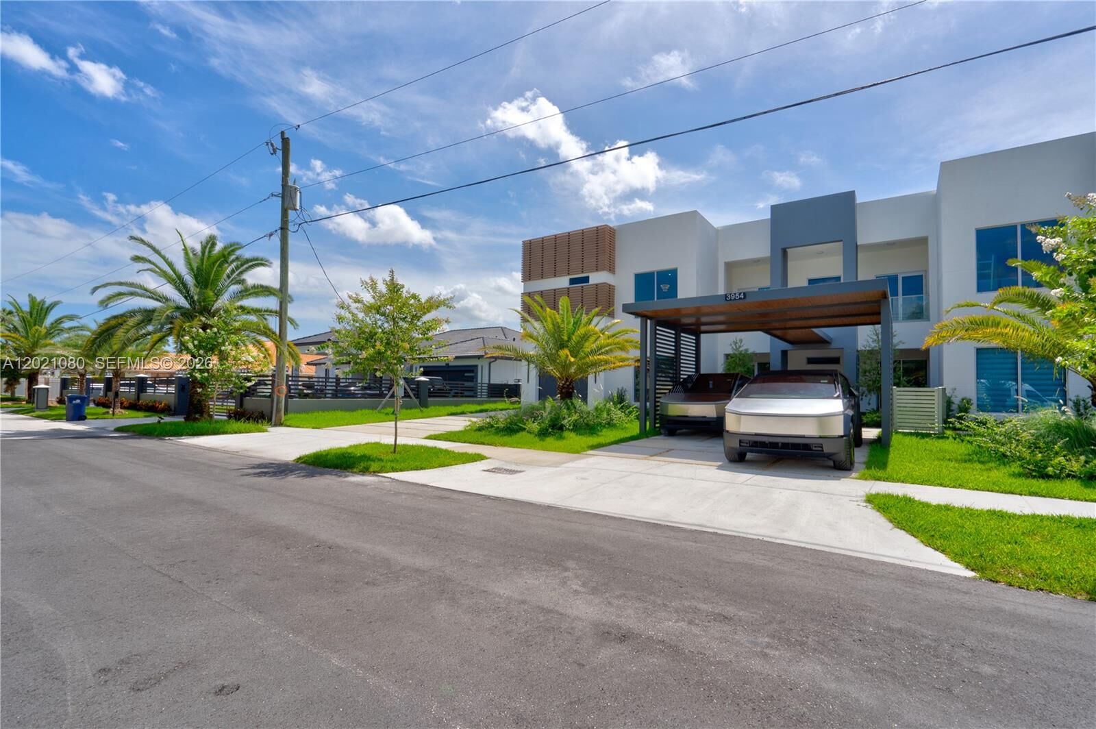 Property Photo:  3954 SW 137th Ct 3954  FL 33175 