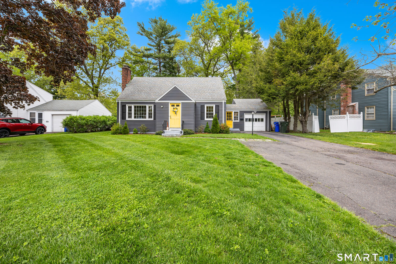 Property Photo:  690 Forest Street  CT 06118 