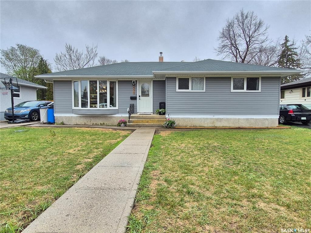 Property Photo: 451 Woodlawn Crescent SK S4H 0X5