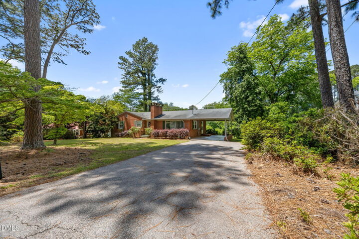 Property Photo:  