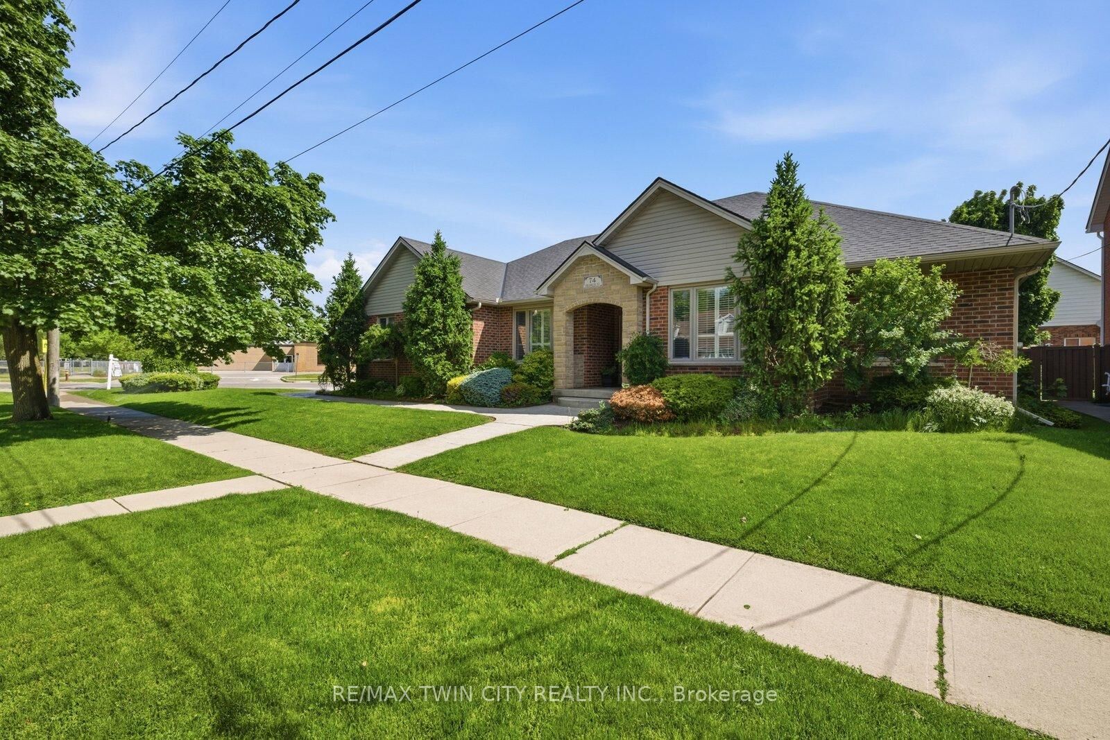 Property Photo: 74 Franklin Street ON N3R 1T4