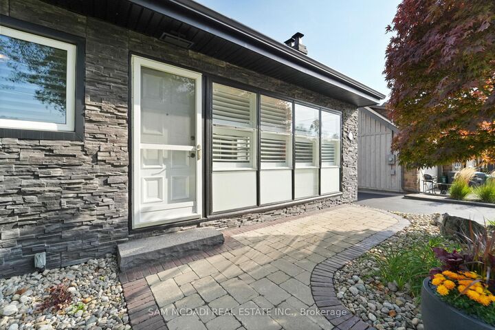 Property Photo:  1140 Halliday Avenue  ON L5E 1P9 