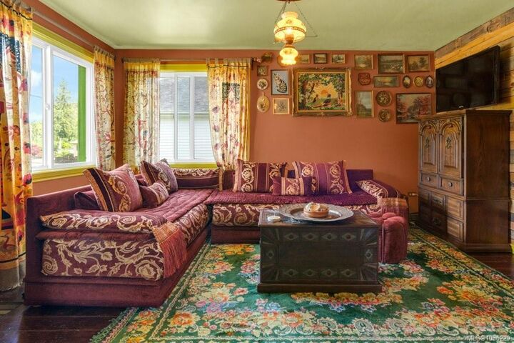 Property Photo:  36 King George St S  BC V0R 2G0 