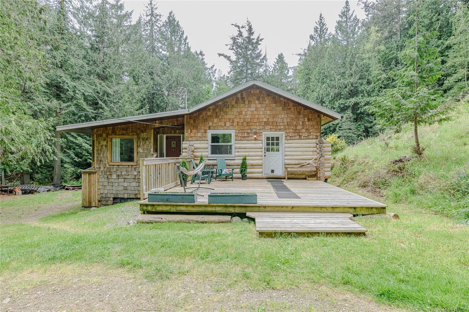 Property Photo: 161 Holmes Rd BC V8K 1T6