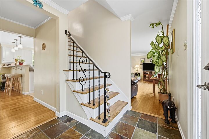 Property Photo:  102 Evandale Dr  PA 15220 