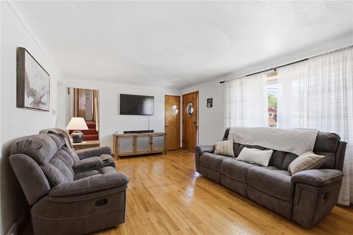 Property Photo:  103 Manchester Dr  PA 15642 
