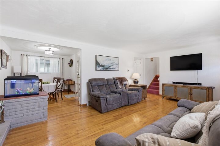 Property Photo:  103 Manchester Dr  PA 15642 