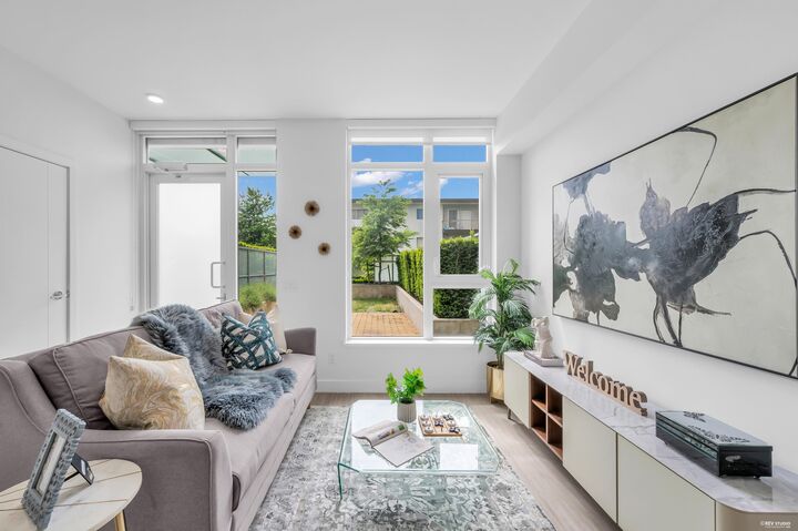 Property Photo: 6398 Silver Avenue Th1 BC V5H 0K7