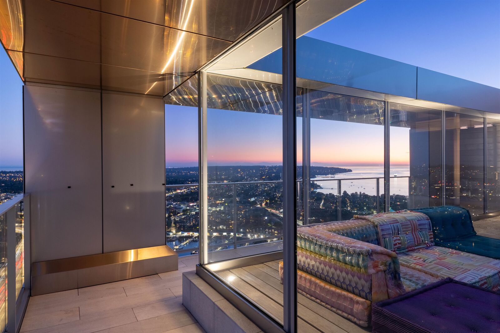 Property Photo:  1480 Howe Street Ph1  BC V6Z 0G5 