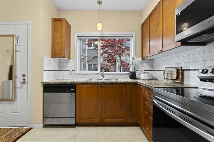 Property Photo: 621 Langside Avenue 13 BC V3J 0A8