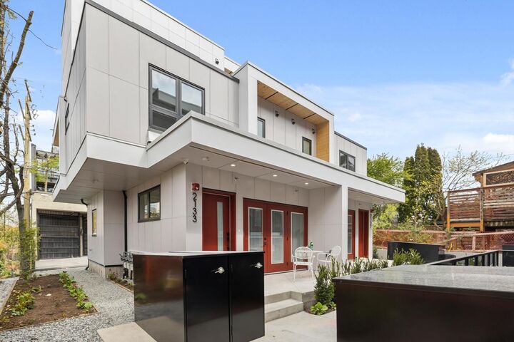 2133 E Pender Street — photo 1