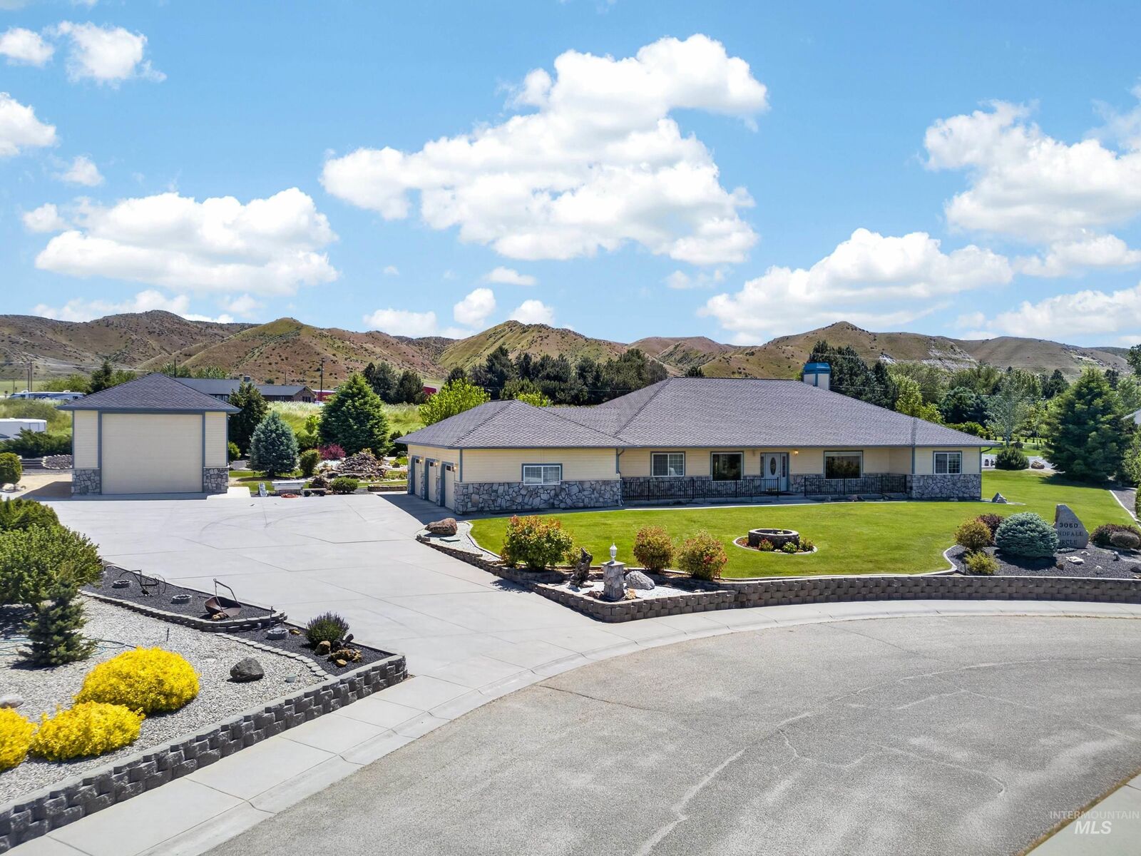 Property Photo: 3060 Windfall Cir ID 83617-9098